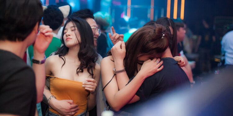 Cirih: 300 ljudi u karantinu zbog izlaska u noćni klub