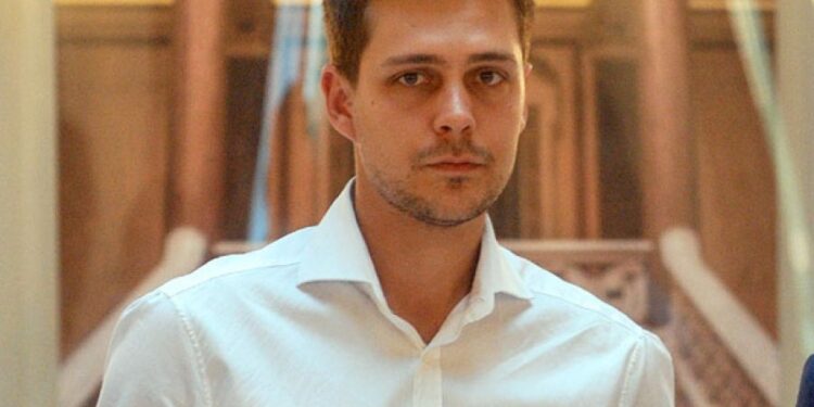 Miloš Biković honorar od “Košara” poklanja porodicama palih heroja