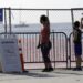 Uveden policijski čas u “zemlji sunca”, na plaže stavljen katanac (FOTO)