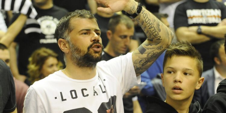 Kežman kao na pustom ostrvu: Fudbaler neprepoznatljiv, pustio bradu tokom pandemije (FOTO)