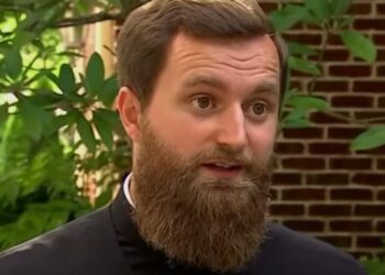 Amerika proteruje srpskog sveštenika: Srbi se žale Beloj kući (VIDEO)