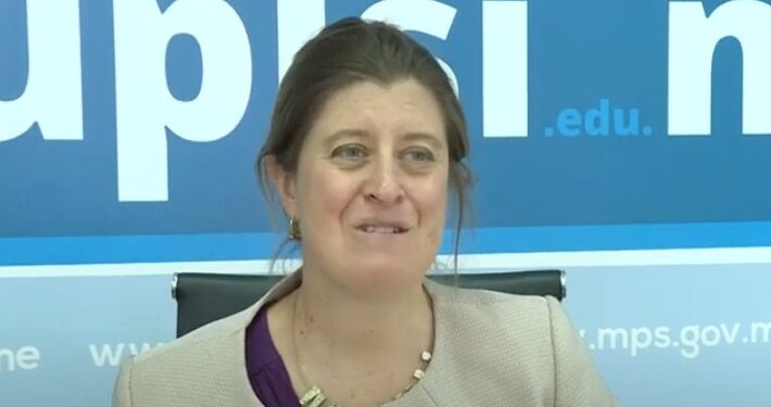 Prolaznik kašljao u britansku ambasadorku u Podgorici