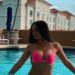 Posle Beograda i Adrija tura, seksi Lola se “hladi” u bazenu i traži “pomoć” (FOTO/VIDEO)