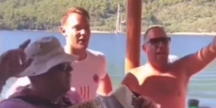 “Pevaš pesme čoveka koji slavi zločine ustaša i ubijanje Srba”: Nemci žestoko napali Nojera zbog Tompsona (FOTO/VIDEO)