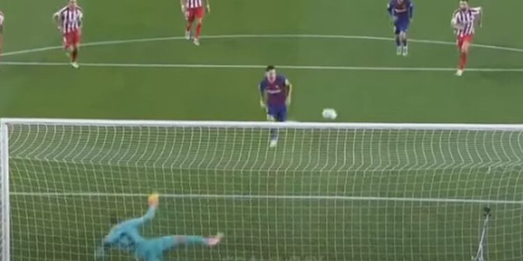 Barsa se oprašta od titule u Španija: Mesijev 700. gol nedovoljan za pobedu u derbiju sa Atletikom (VIDEO)