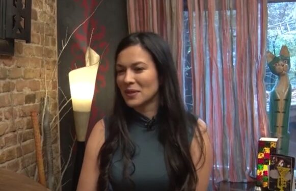 Glumica otišla na selo: Marija Petronijević sve radi sama, a sada vozi i traktor (VIDEO)