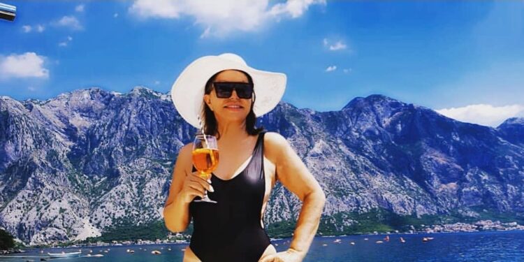 Skinula se u kupaći i pokazala zanosne obline (FOTO)