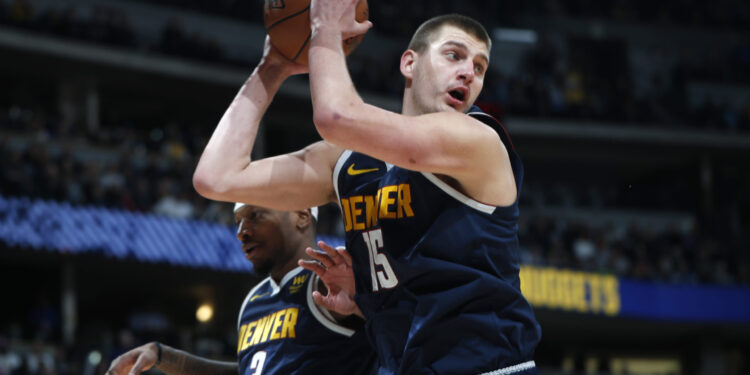 Jokić sa tri prsta na patikama kreće u napad na NBA krunu (FOTO)