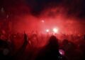 Novo licemerje Engleza: Mediji Novaka žestoko napadaju, o skandal-slavlju navijača Liverpula i koroni ni reči (VIDEO)