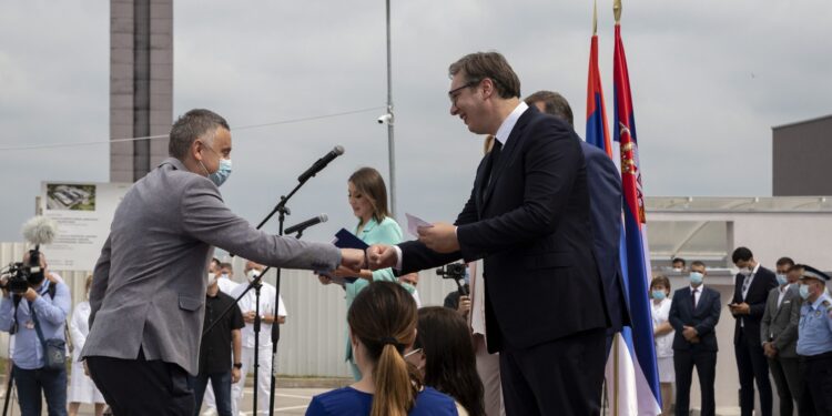Vučić uručio donaciju u Banjaluci: Obaveza Srbije da uvek bude na raspolaganju RS