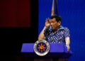 Predsednik Filipina predložio građanima da maske dezinfikuju benzinom