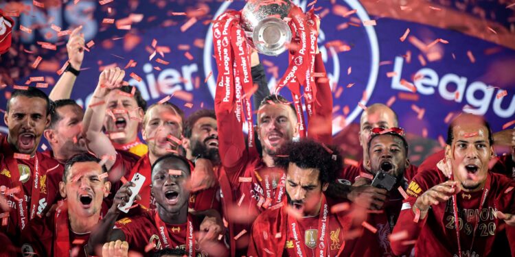 Čekanju je kraj: Najvredniji trofej ponovo na Enfildu (VIDEO)