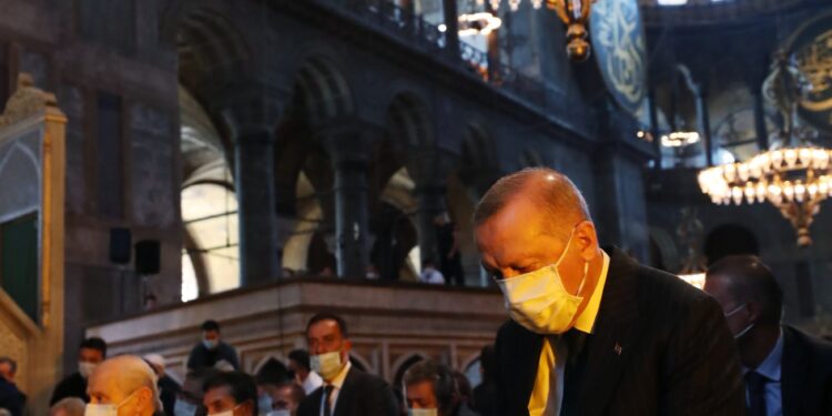 Erdogan: Tuđe nećemo, svoje ne damo!
