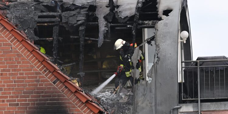 Nemačka: Mali avion udario u zgradu, poginule tri osobe