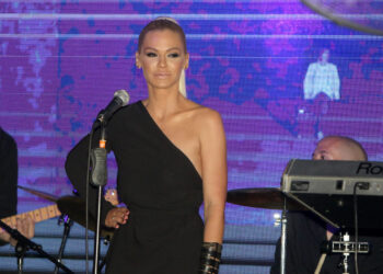 Nataša Bekvalac u crnom kupaćem poželela da je u Španiji: “Ibica plače za nama” (FOTO)