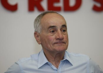 Fudbalski svet se oprašta od legendarnog srpskog trenera (FOTO)