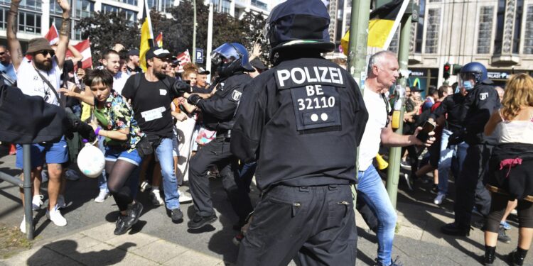 Policija razbila protest u Berlinu: “Nismo imali drugu mogućnost” (VIDEO)
