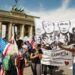 Na protestu u Berlinu skandirali Putinu (VIDEO)