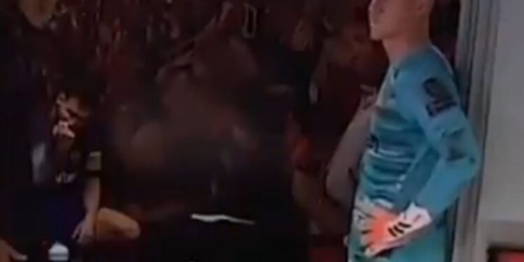 Procurio snimak iz svlačionice Barse: Ovaj prizor Mesija u poluvremenu sve govori o stanju u klubu (VIDEO)