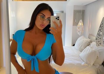 Italijanski „vulkan“ proključao u Grčkoj: Boginja Napolija mami uzdahe, skida se gola pod jednim uslovom (FOTO)