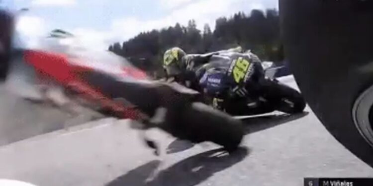 Težak sudar u Austriji: Legendarni Rosi pukom srećom izvukao živu glavu (VIDEO)