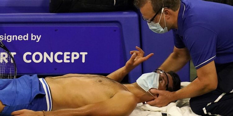Đoković se vratio posle pola godine i savladao povredu i Litvanca: Novak vezao 22. pobedu! (FOTO/VIDEO)
