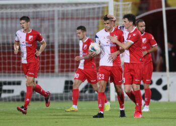 Ludnica u Novom Sadu: Partizan sa igračem manje vodio do 90. minuta, pa ostao bez pobede (VIDEO)