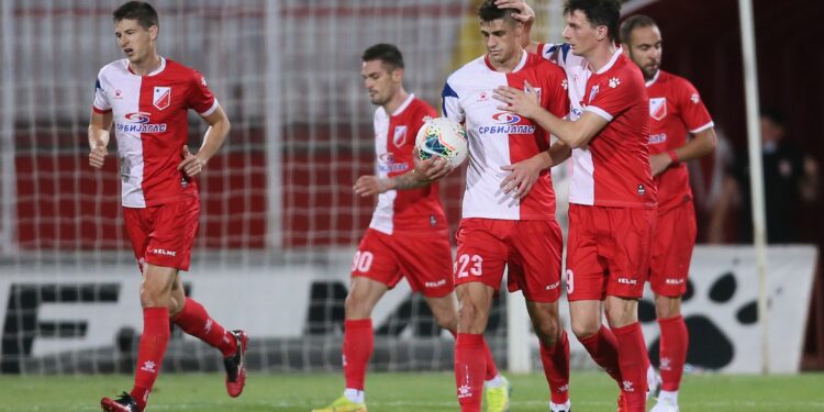 Ludnica u Novom Sadu: Partizan sa igračem manje vodio do 90. minuta, pa ostao bez pobede (VIDEO)