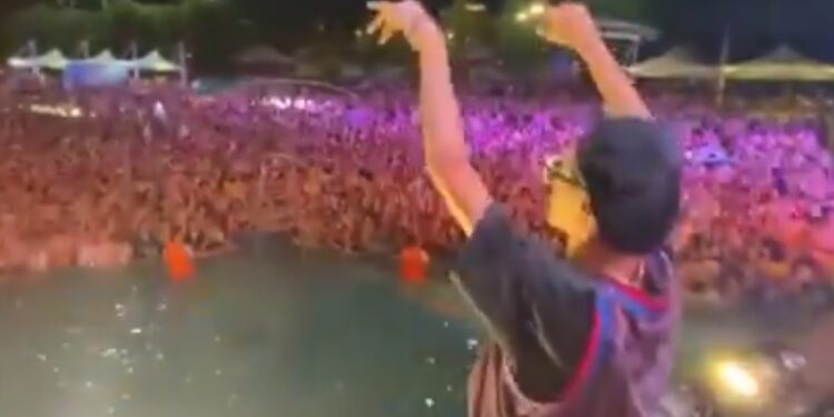 Žurka u Vuhanu, gradu u kojem je sve sa koronom počelo: Niko ne poštuje mere opreza (VIDEO)