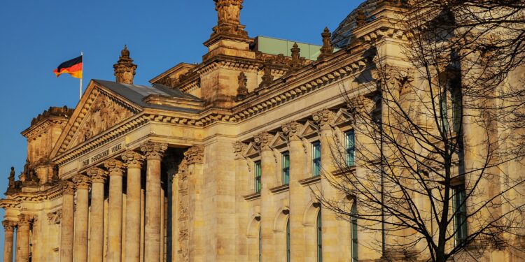 Slučajnost ili ne: Neonacisti pokušali da upadnu u Rajhstag (FOTO)