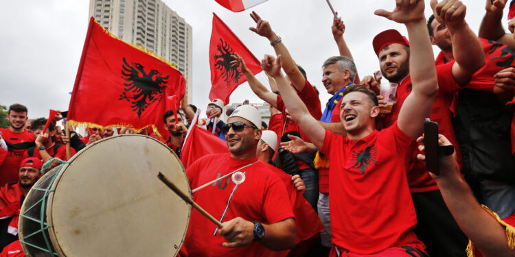 Kosovski i albanski mediji: UEFA kažnjava Tiranu u slučaju incidenta, Stanković zvezda u Albaniji