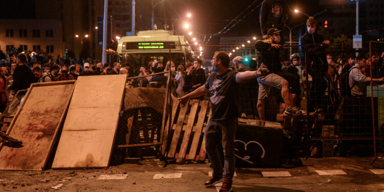 Nastavak protesta: I večeras gumeni meci i šok bombe u Minsku (VIDEO)