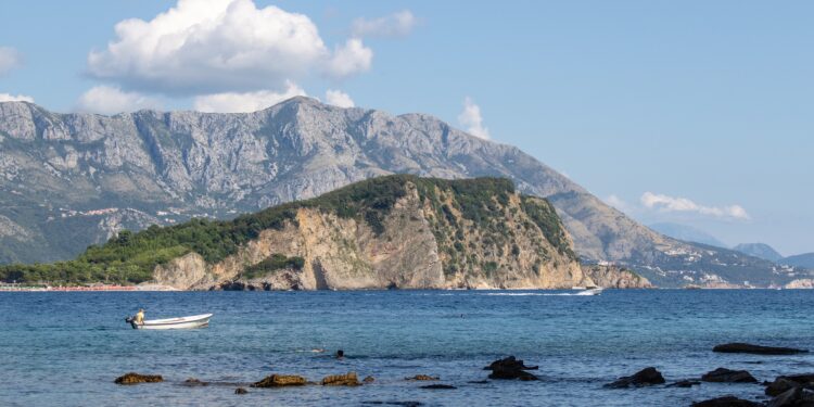 Budvani traže da se turistima iz Srbije omogući ulazak u Crnu Goru