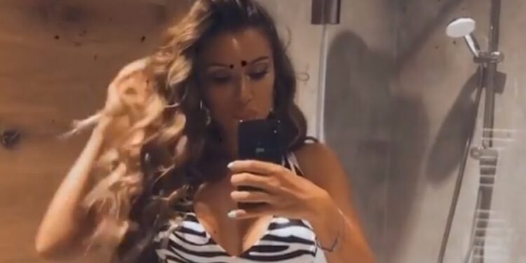 Svi pričaju da je Tea savršena: Seksi pevačica objavila fotku bez fotošopa (FOTO)