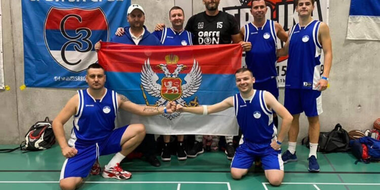 Humanitarci između dva koša