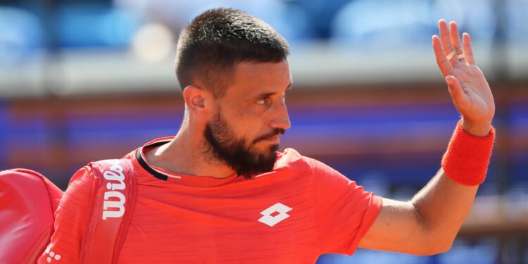 Džumhur pobesneo: “Teren je odvratan, slomiću nogu” (VIDEO)