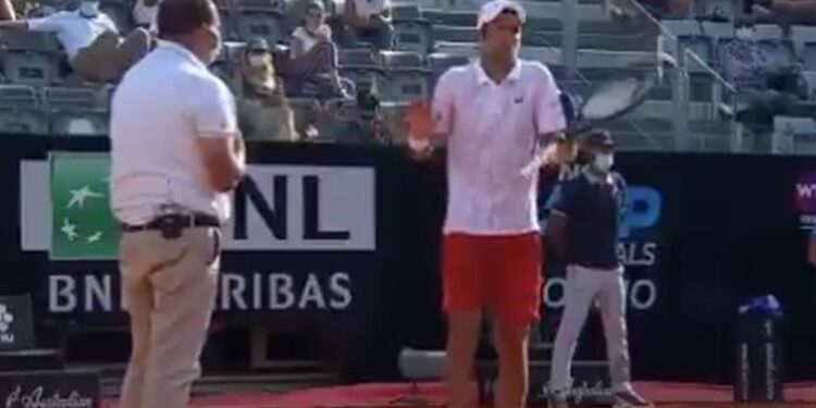 Danas ništa ne vidite, zar ne? Novak 3 puta ispravljao sudiju, pa poludeo zbog njegovih odluka (FOTO/VIDEO)