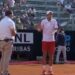 Danas ništa ne vidite, zar ne? Novak 3 puta ispravljao sudiju, pa poludeo zbog njegovih odluka (FOTO/VIDEO)