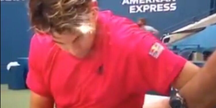 Totalni haos na US Openu zbog konzerve: Tim besneo i svađao se, pokrivali ga peškirom i jedva smirili (VIDEO)