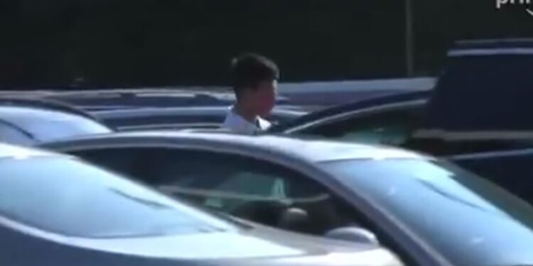 Novak snimljen kako napušta Njujork: Posle izbacivanja sa US Opena otišao pravo na aerodrom (VIDEO)