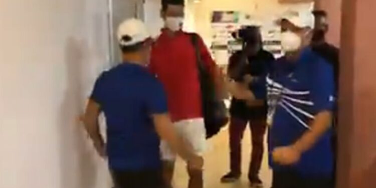 Pogledajte novi “korona pozdrav” Đokovića i Vajde posle titule u Rimu (VIDEO)