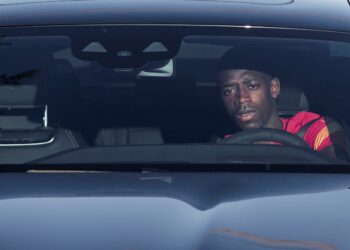 Kuman besan, rasulo u Barseloni: Igrači zakasnili na trening, Dembele promašio parking