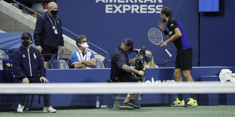 Medvedev besneo na terenu: US open je vic! Mislim da sam ubio nekoga (VIDEO)