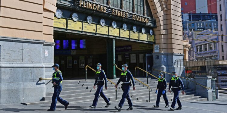Policijski čas ostaje na snazi