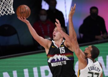 Jokić dao koš za pobedu Nagetsa i posle velikog preokreta odveo Denver u polufinale Zapada (FOTO/VIDEO)