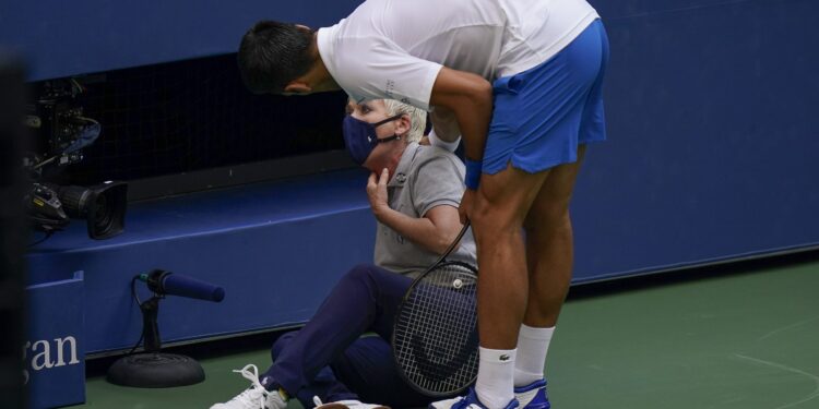 Pogledajte zbog čega je Novak izbačen sa US Opena: Sudija pala kao “pokošena” posle slučajnog udarca (VIDEO)