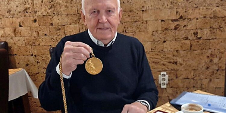 Živković je “kovao” zlata Jugoslavije, a Titov sat i danas čuva: Legendarni Tuta o spasu srpskog rukometa (FOTO/VIDEO)