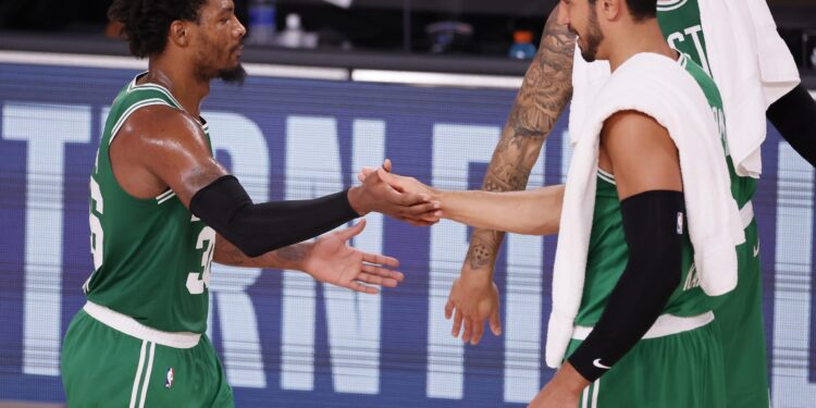Konačno slavlje Seltiksa: Boston zaustavio Majami (VIDEO)