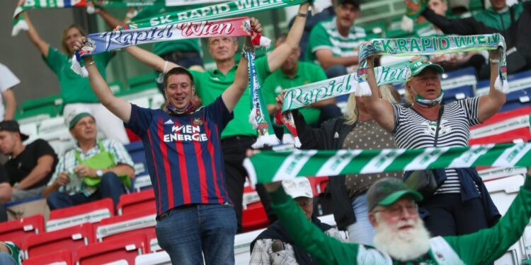 Kakav početak fudbalske sezone: Pred primenu novih mera 10.000 navijača na stadionu u Austriji