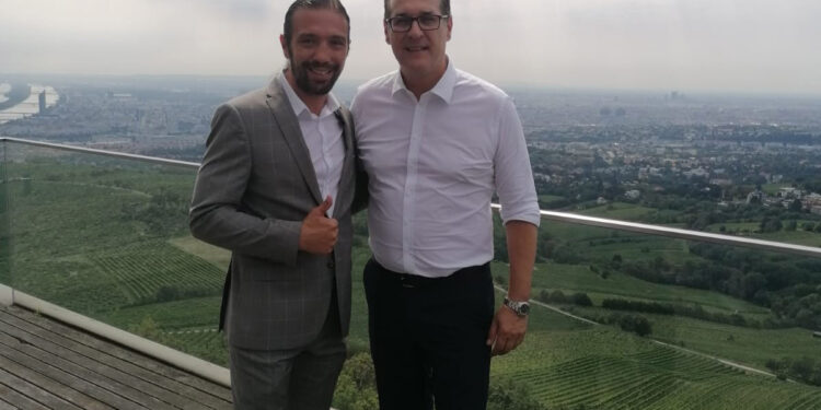 Knežević i Štrahe pevaju hit pesmu